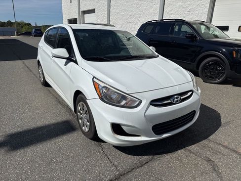 Used 2015 Hyundai Accent GS image 2