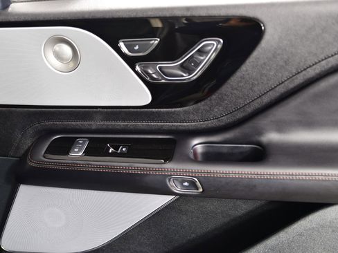 Used 2023 Lincoln Aviator Reserve w/ Equipment Group 201A image 11