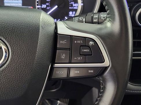 Used 2024 Toyota Highlander XLE image 27