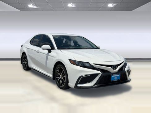 Used 2023 Toyota Camry SE FWD image 6
