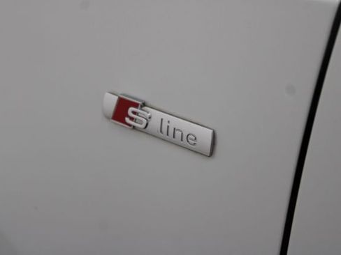 Used 2018 Audi Q3 2.0T Premium Plus w/ Premium Plus Package image 9