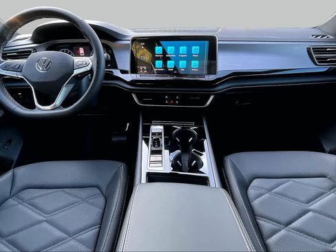 New 2026 Volkswagen Atlas Cross Sport SE FWD image 5