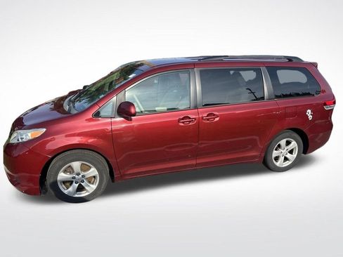 Used 2014 Toyota Sienna LE FWD image 4