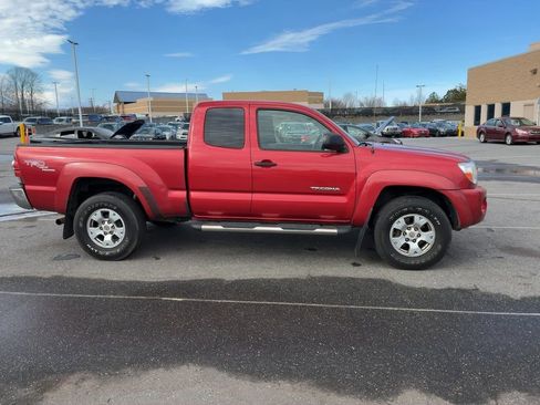 Used 2011 Toyota Tacoma PreRunner w/ TRD Off-Road Pkg image 7