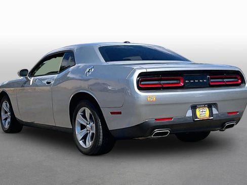 Used 2016 Dodge Challenger SXT RWD image 11