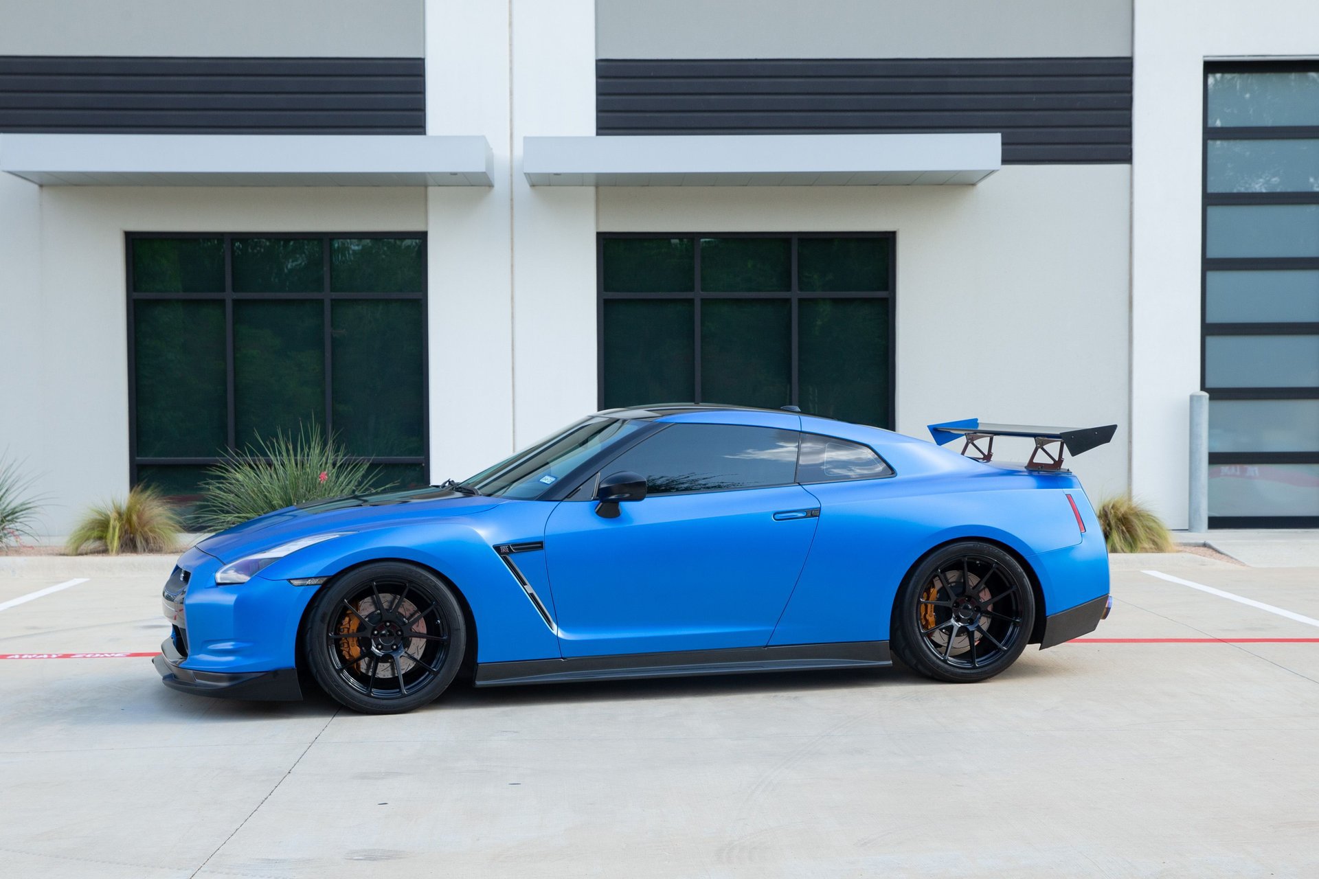 Used 2009 Nissan GT-R Premium AWD/4WD image 3