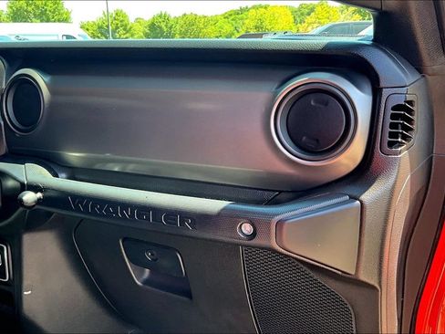 Used 2023 Jeep Wrangler Unlimited w/ Convenience Group AWD/4WD image 12