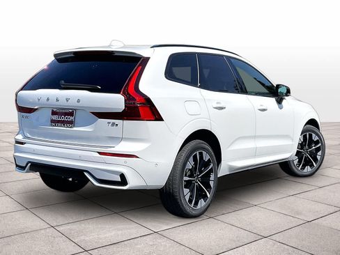 New 2026 Volvo XC60 T8 Plus w/ Climate Package PRO AWD/4WD image 4
