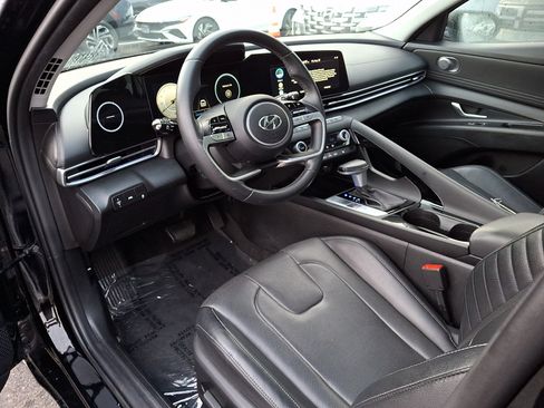 Certified 2023 Hyundai Elantra Limited FWD image 17