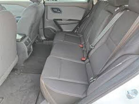 Used 2023 Nissan Rogue S image 27