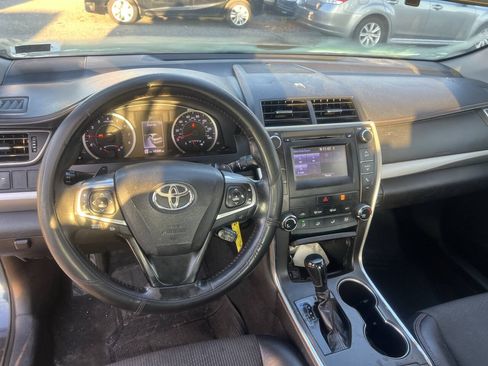 Used 2016 Toyota Camry SE FWD image 14