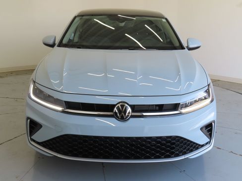 New 2026 Volkswagen Jetta SE FWD image 9