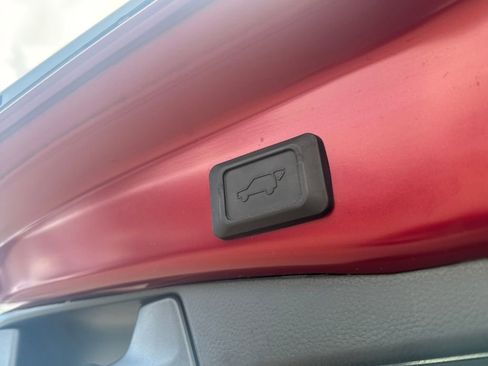 Used 2023 Toyota RAV4 XLE image 8