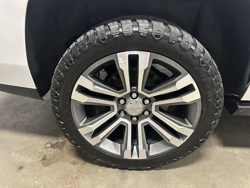 Used 2019 GMC Yukon Denali w/ Denali Ultimate Package AWD/4WD image 28