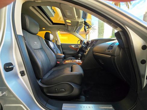 Used 2011 INFINITI FX50 AWD w/ Sport Pkg image 21