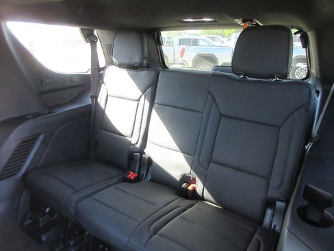 New 2026 GMC Yukon Denali w/ Denali Reserve Package AWD/4WD image 13