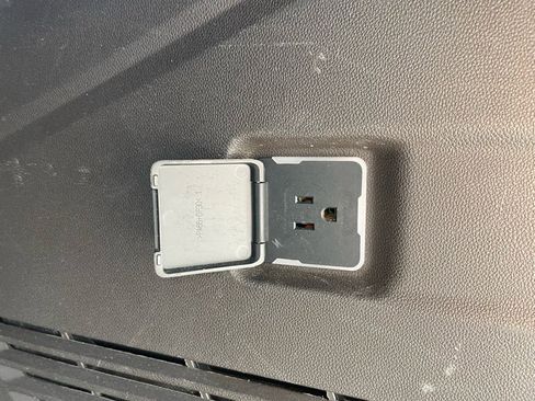 Used 2023 GMC Yukon XL SLT image 20