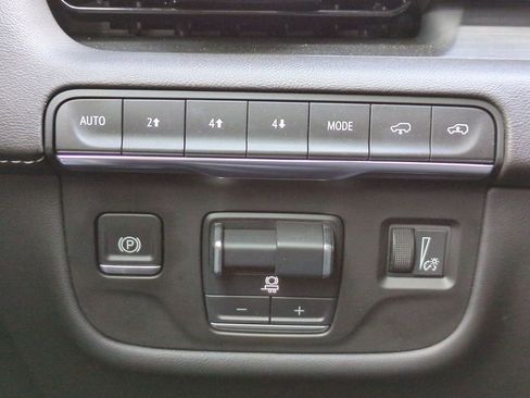 Certified 2024 Cadillac Escalade ESV Premium Luxury w/ Performance Package image 26