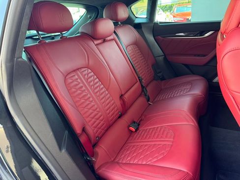 Used 2022 Maserati Levante Trofeo image 19