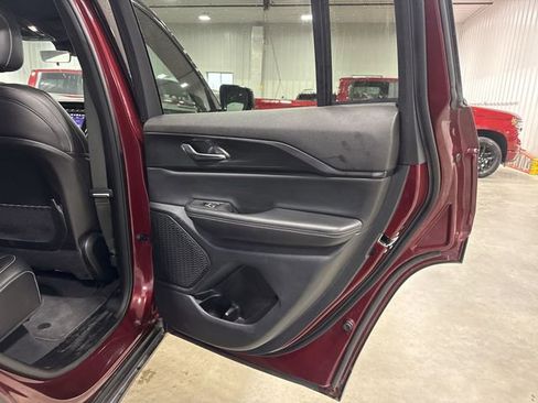 Used 2025 Jeep Grand Cherokee Altitude AWD/4WD image 29