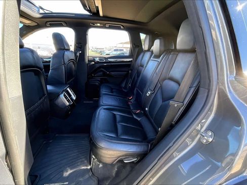 Used 2017 Porsche Cayenne image 18