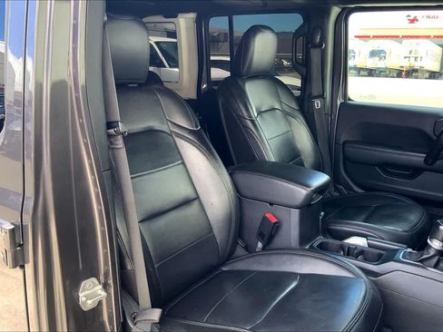 Used 2021 Jeep Wrangler Unlimited Sahara AWD/4WD image 13