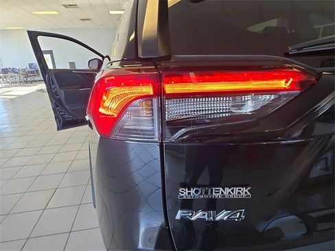 Used 2022 Toyota RAV4 LE image 26