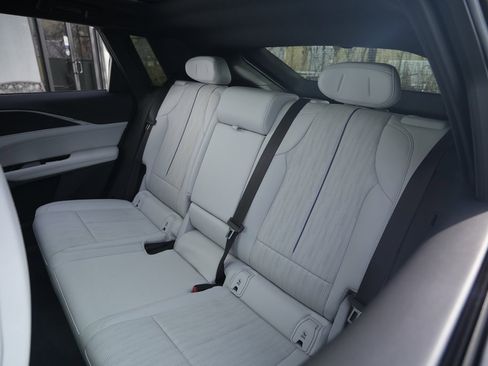 Used 2024 Cadillac Lyriq Luxury image 20