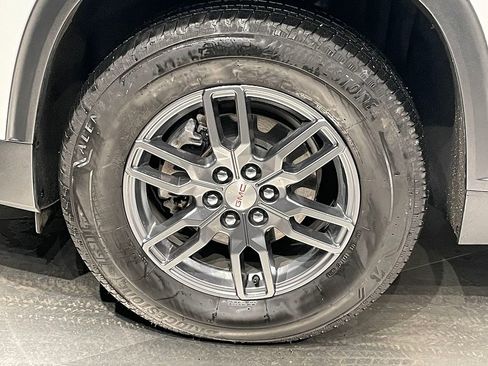 Used 2025 GMC Acadia Elevation image 22