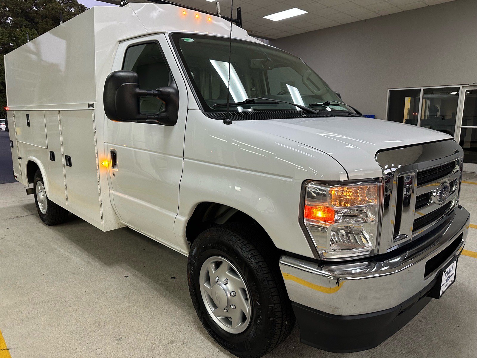 Certified 2024 Ford E-350 and Econoline 350 Super Duty w/ Power Windows & Locks Group RWD image 8