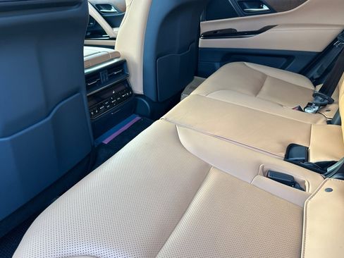 New 2025 Lexus LX 700h Luxury image 9