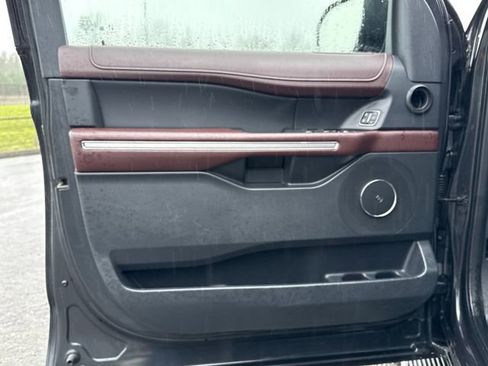 Used 2023 Ford Expedition Limited image 18
