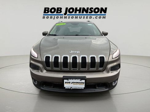 Used 2018 Jeep Cherokee Latitude Plus w/ Cold Weather Group AWD/4WD image 8