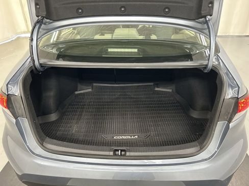 Used 2021 Toyota Corolla LE w/ LE Convenience Package image 21