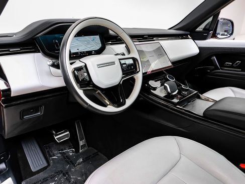 Used 2023 Land Rover Range Rover Sport SE Dynamic image 3