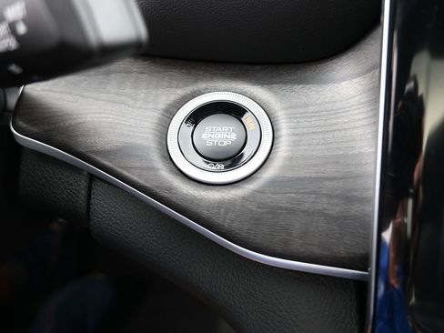 Used 2025 Jeep Grand Cherokee Limited image 24