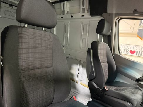 Used 2018 Mercedes-Benz Sprinter 2500 image 33