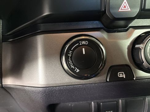 Used 2020 Toyota Tacoma SR image 19