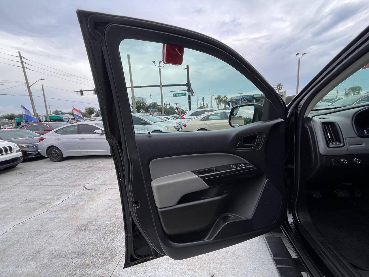 Used 2020 Chevrolet Colorado W/T w/ WT Convenience Package AWD/4WD image 3