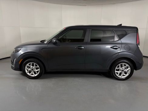 Used 2023 Kia Soul LX w/ LX Technology Package image 5