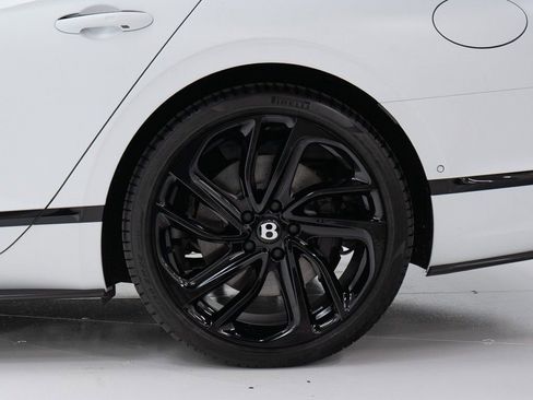 Used 2025 Bentley Flying Spur Plug-In Hybrid image 46