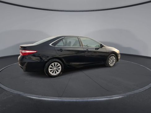 Used 2017 Toyota Camry LE image 8