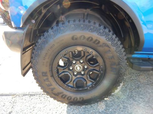 Used 2023 Ford Bronco Wildtrak image 13