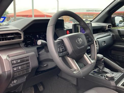 Used 2025 Toyota Tacoma TRD Off-Road AWD/4WD image 9
