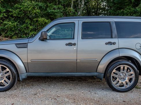 Used 2011 Dodge Nitro Heat RWD image 2