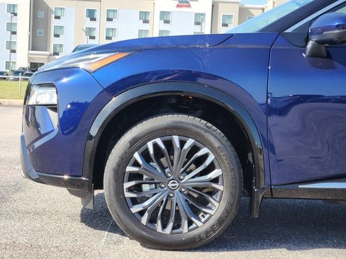 Used 2025 Nissan Rogue Platinum w/ Platinum Premium Package FWD image 6