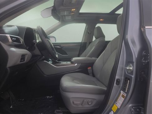 Used 2024 Toyota Highlander Platinum image 22