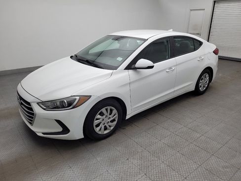 Used 2017 Hyundai Elantra SE image 2