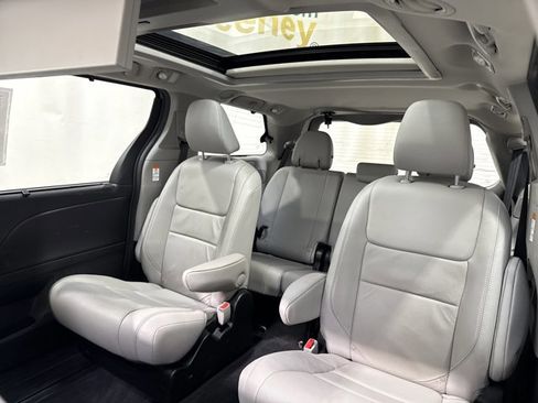 Used 2015 Toyota Sienna Limited Premium AWD/4WD image 13