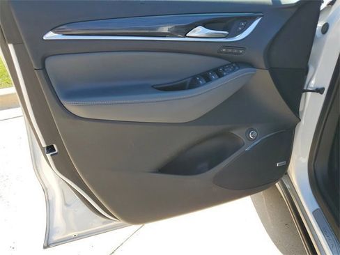 Used 2024 Buick Enclave Premium image 13